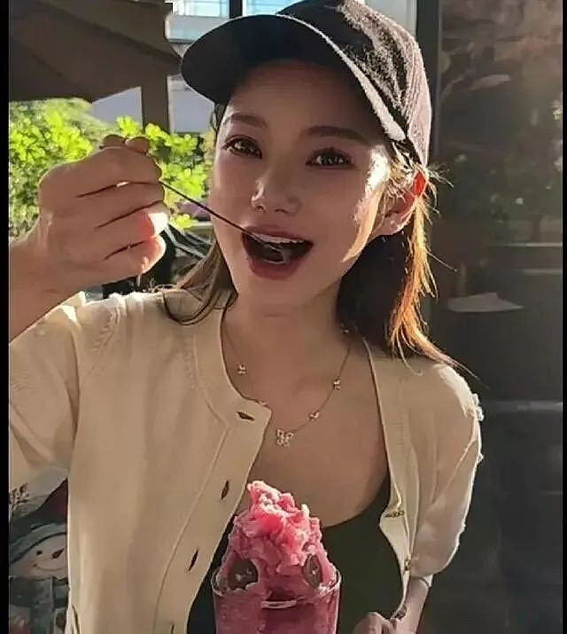 汪小菲台北带小玥儿逛街喝下午茶，小玥儿极像大S（组图） - 1