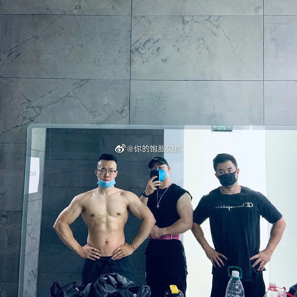 【帅哥】北京医生竟然是肌肉猛男！？脱下工作服之后，女网友纷纷求打针（组图） - 16