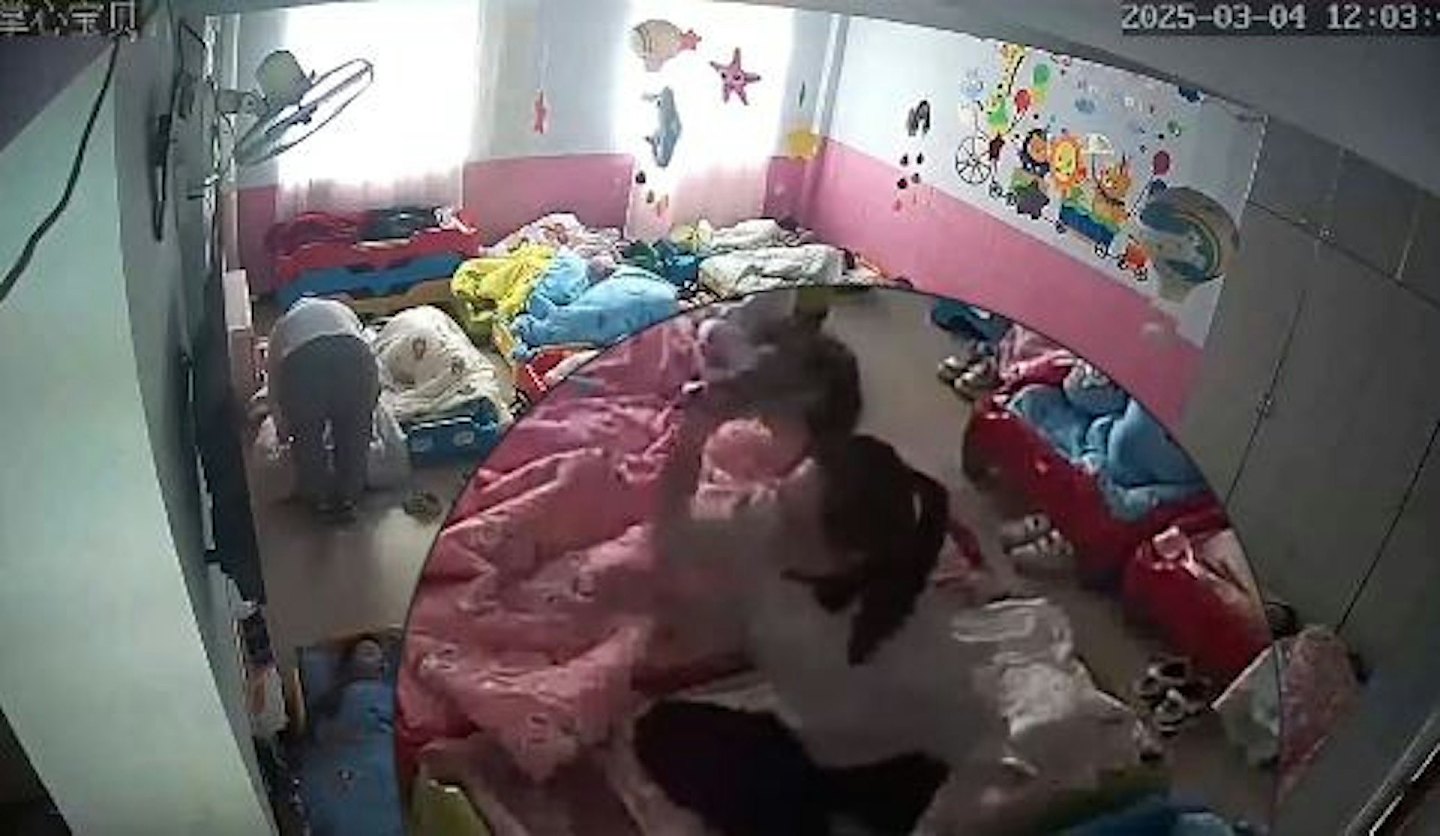 辽宁幼儿园虐童：掌掴推撞墙喂口水饭，教师拒认罪（组图） - 2