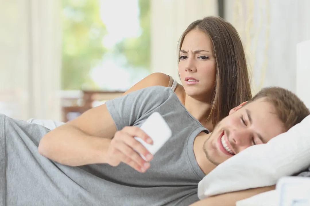 土耳其丈夫经常网上对美女点赞，妻子怒提离婚，法院：点赞行为足以成为离婚的理由，同意离（组图） - 3