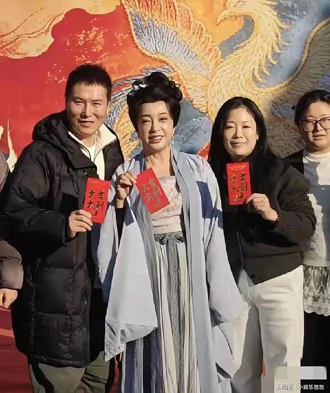 刘晓庆恐怕是缺钱花了！75岁高龄再接短剧，满脸褶子，颈纹好多！（组图） - 2