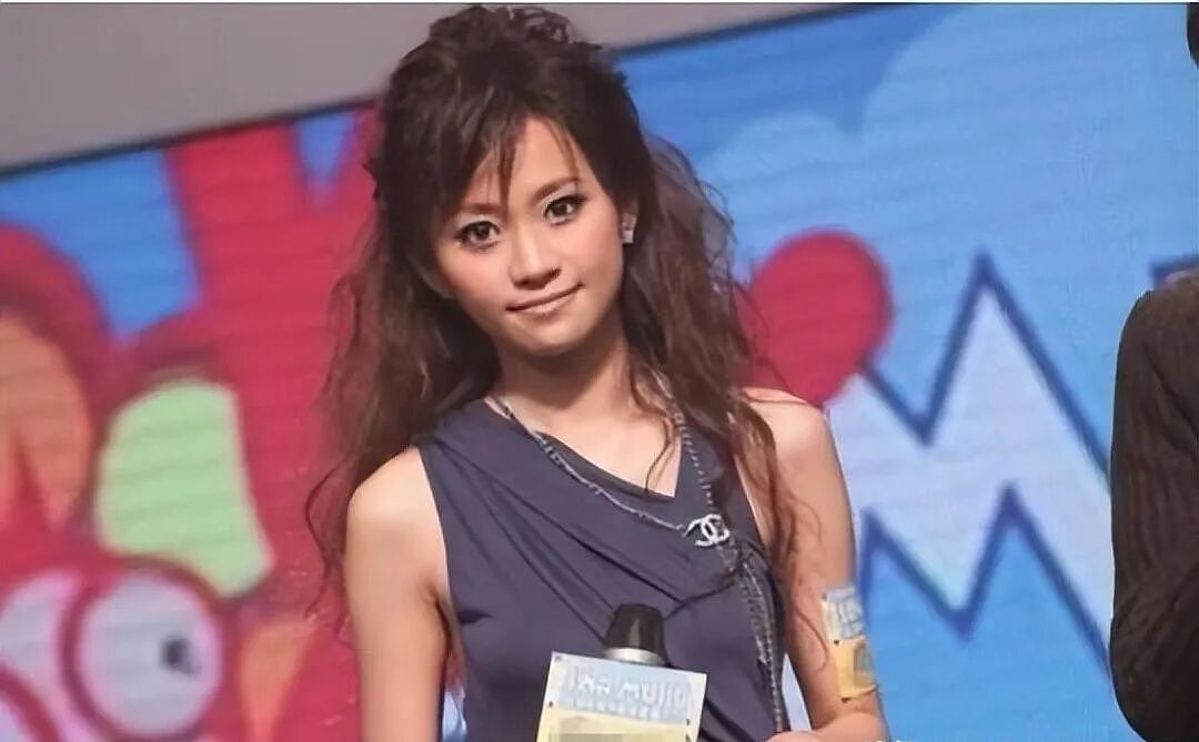 豪门最惨阔太!22岁放弃牛津嫁豪门,结婚8年牙齿掉光,形似骷髅!被扫地出门的她,如今怎样了?(组图) - 4