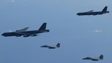 日本周三与美国在日本海举行联合军事演习，美军B-52轰炸机参与（组图） - 1