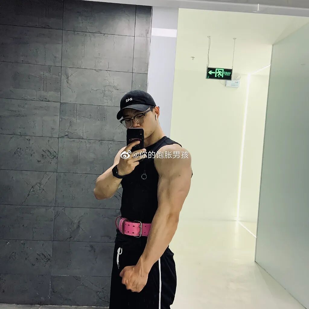 【帅哥】北京医生竟然是肌肉猛男！？脱下工作服之后，女网友纷纷求打针（组图） - 4