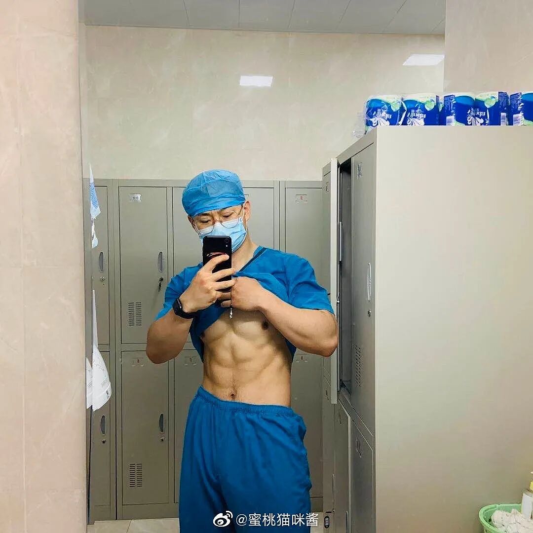 【帅哥】北京医生竟然是肌肉猛男！？脱下工作服之后，女网友纷纷求打针（组图） - 2
