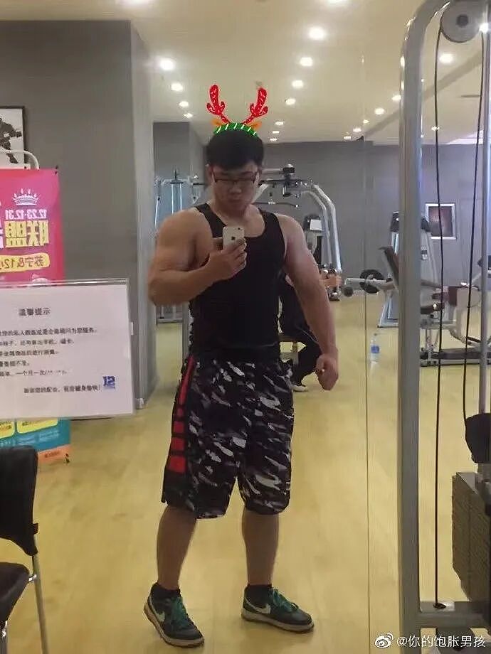 【帅哥】北京医生竟然是肌肉猛男！？脱下工作服之后，女网友纷纷求打针（组图） - 9