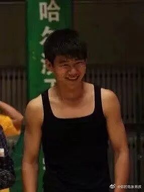 【帅哥】北京医生竟然是肌肉猛男！？脱下工作服之后，女网友纷纷求打针（组图） - 5
