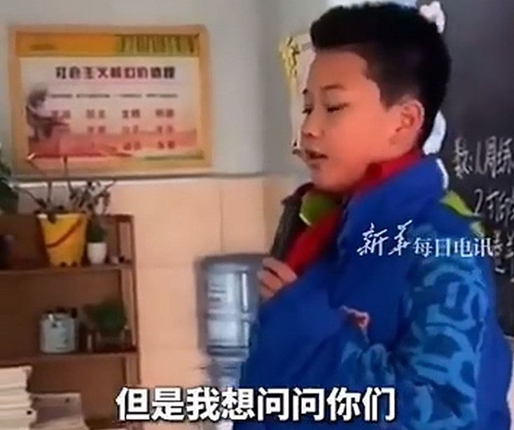男童被欺凌，校服遭写这2个字！拒妈妈帮忙自己这样解决获赞（组图） - 2