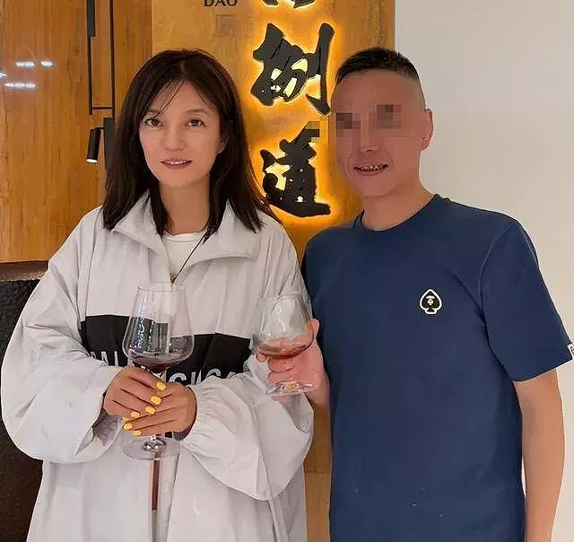 面相又变了!赵薇广东吃饭,又老又瘦没架子(组图) - 22