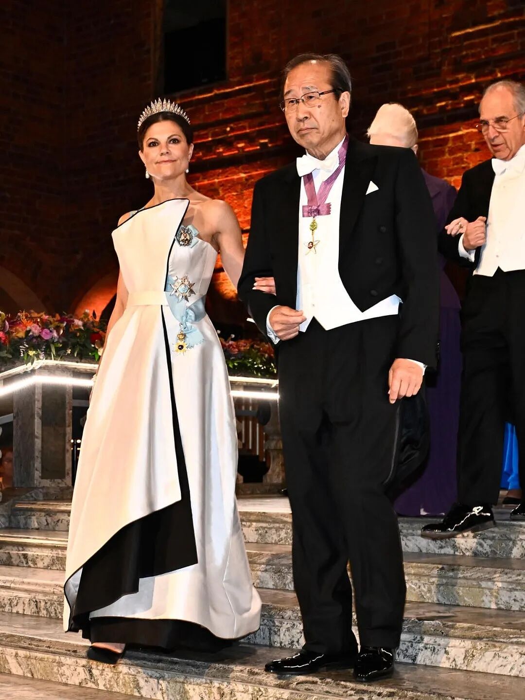 最美公主下嫁假富豪被拖垮，中年带娃回娘家搞事业，果然心疼男人倒大霉（组图） - 3