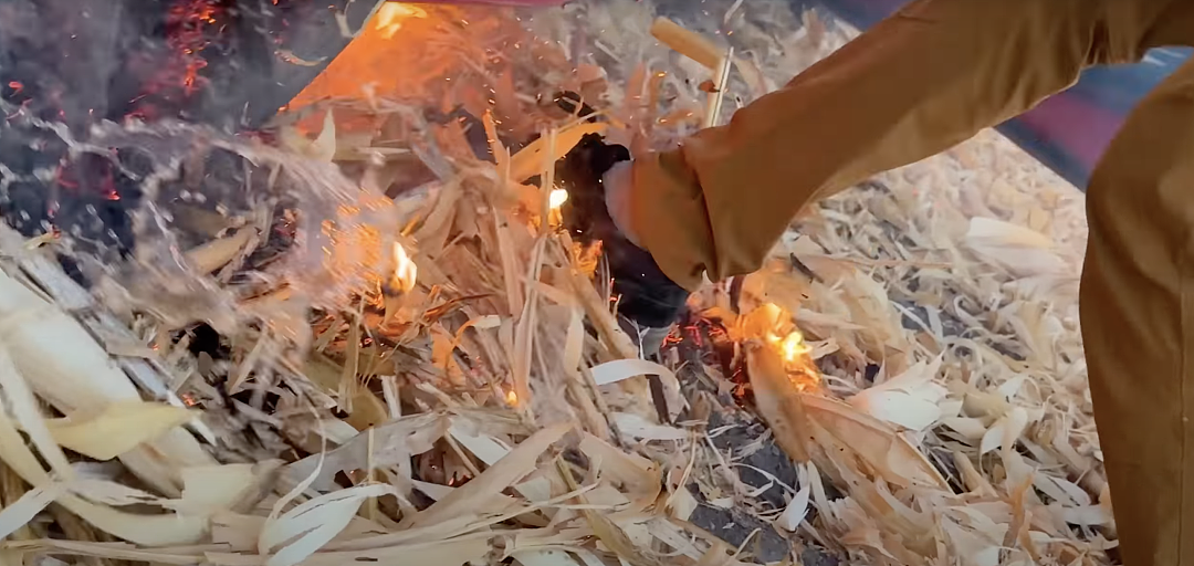 千万网红博眼球直接烧掉法拉利!视频火了,他也因为逃税被抓了...(组图) - 11