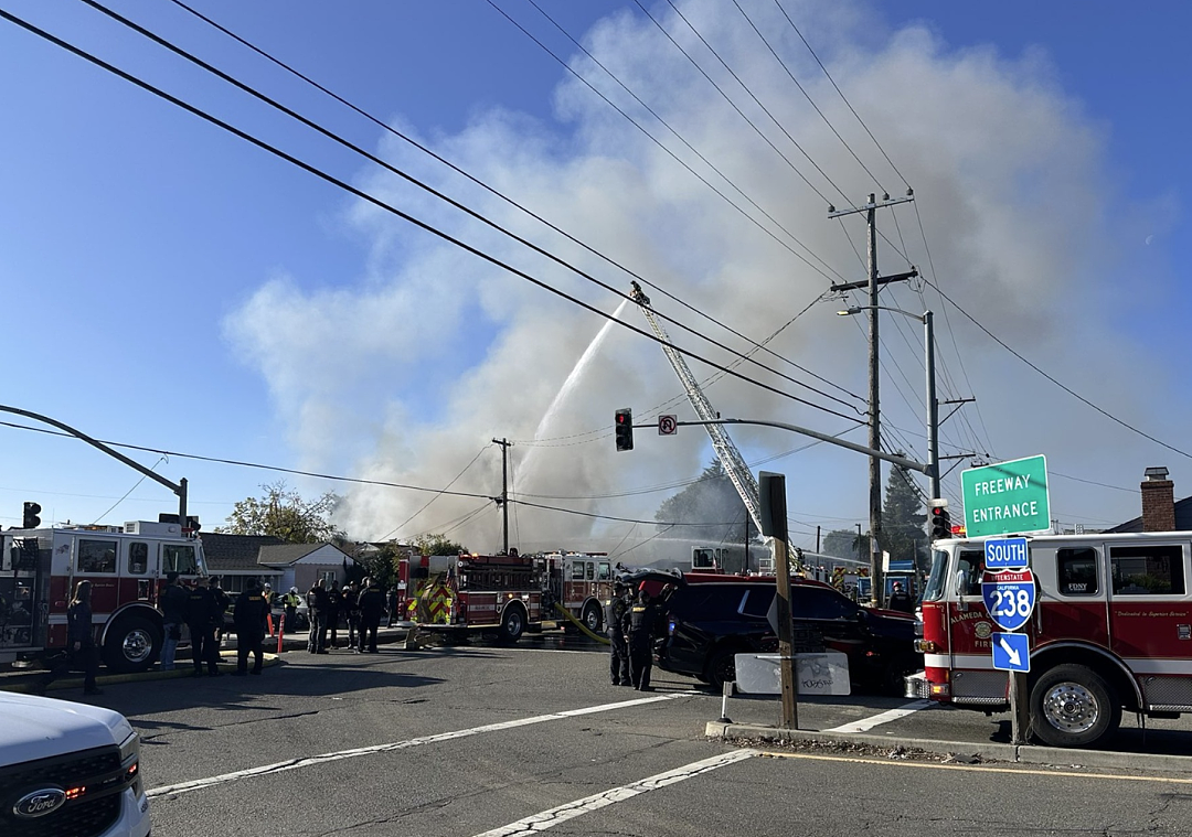 突发爆炸!民宅下秒被炸上天,整栋房子瞬间消失,6人炸飞!居民以为打仗了...(视频/组图) - 4