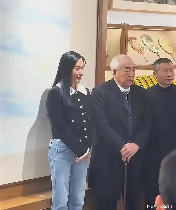 赢麻了!徐萌让87岁范曾当爹并断绝女儿、继子关系,打理全部产业(组图) - 6