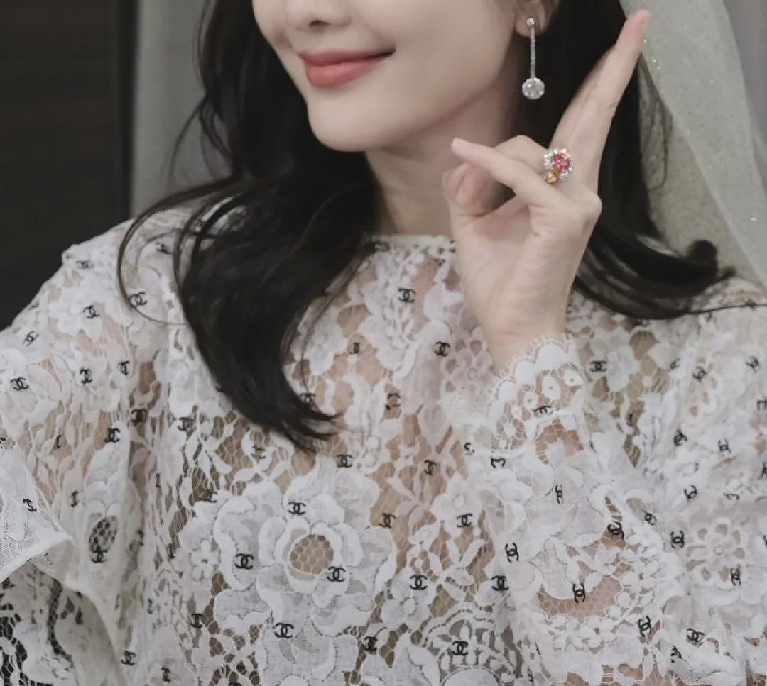王鸥逼婚成功？未婚生女后领证，女儿首曝光（组图） - 3