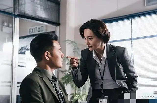 香港影后亲演跳楼戏三次才成功,替身不敢跳上热搜(组图) - 9
