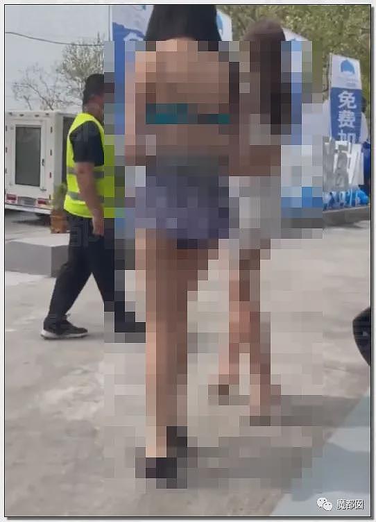 震撼！某加油站聘请靓丽大长腿模特促销引发排队（视频/组图） - 31