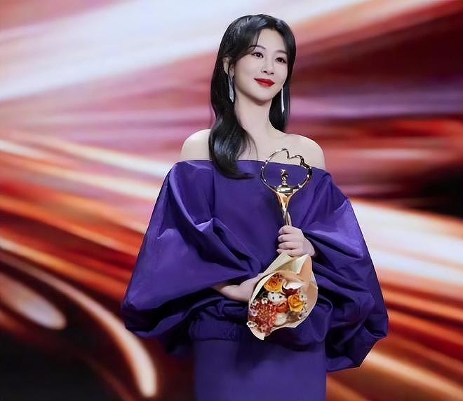 杨紫三封Queen,凭啥她能成内娱第一人?(组图) - 1