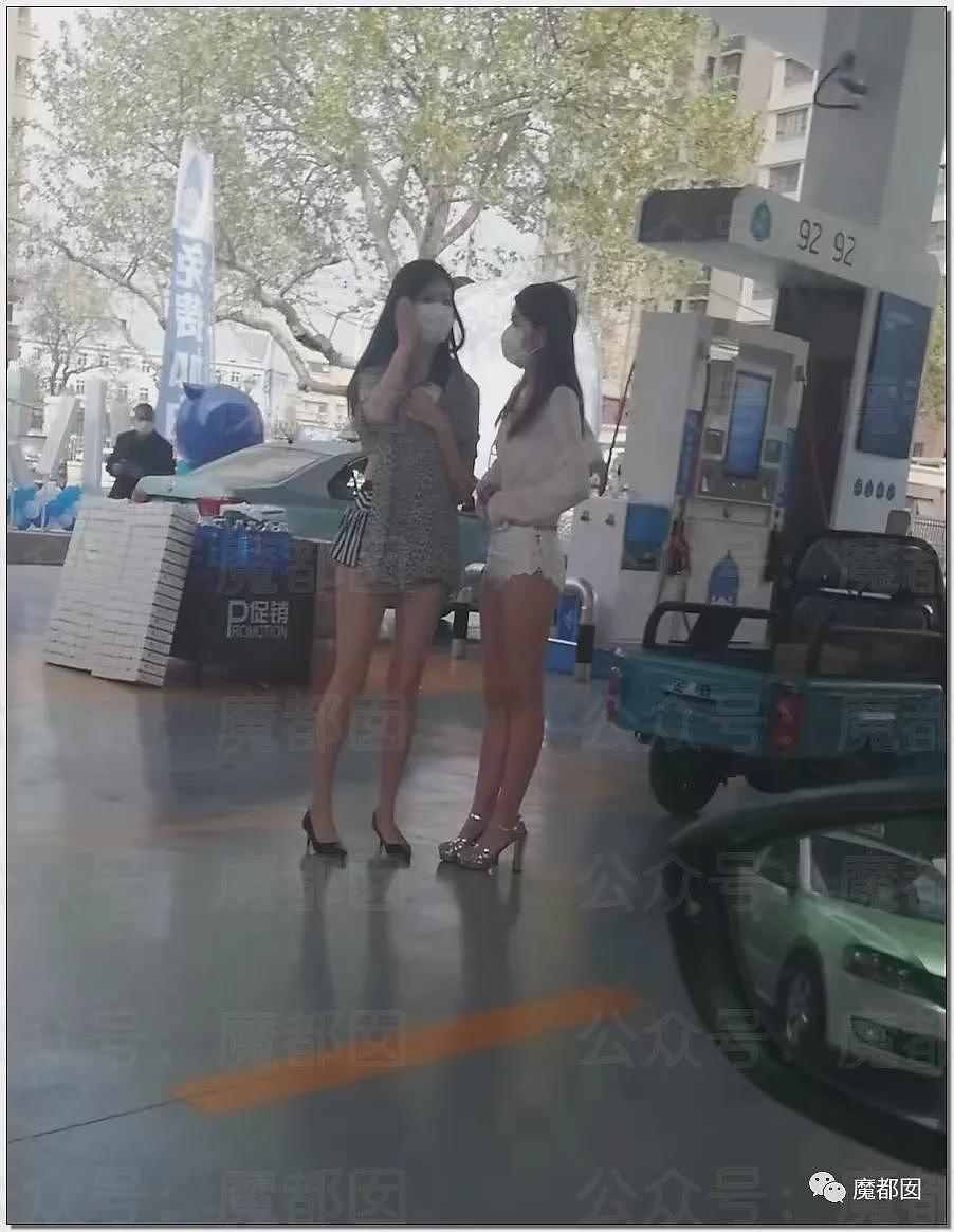 震撼！某加油站聘请靓丽大长腿模特促销引发排队（视频/组图） - 25