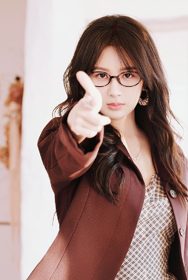 杨紫三封Queen,凭啥她能成内娱第一人?(组图) - 3