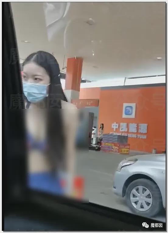震撼！某加油站聘请靓丽大长腿模特促销引发排队（视频/组图） - 52