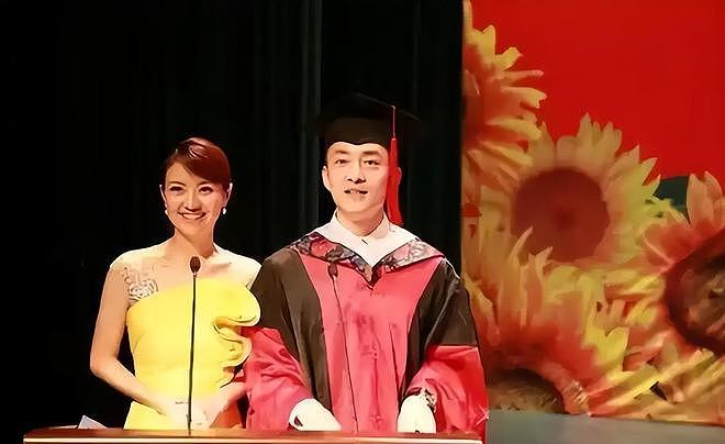 前央视主持人亚宁回归，与朱丹同台气场依旧，他的隐退成就了何炅（组图） - 16