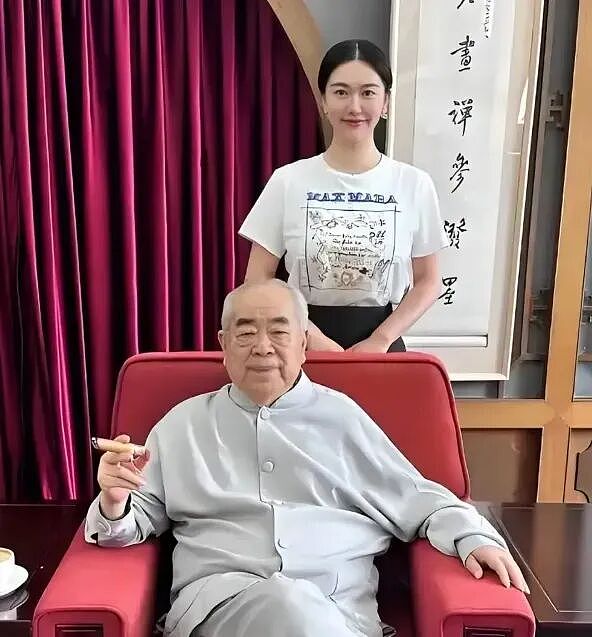 87岁国学大师官宣与小50岁娇妻生子! 与女儿继子断绝关系 数十亿家产大洗牌(组图) - 1
