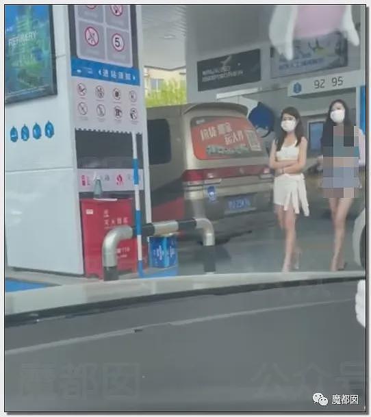 震撼！某加油站聘请靓丽大长腿模特促销引发排队（视频/组图） - 28