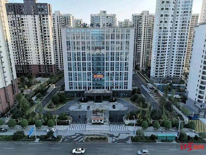 湖南催收巨头“永雄集团”再降1000万贱卖总部大楼,创始人老家另一幢大楼亦在叫卖(组图) - 1