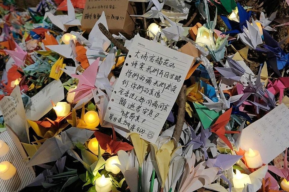 香港宏福苑大火已被扑灭,但漫长的哀伤才刚刚开始(组图) - 12