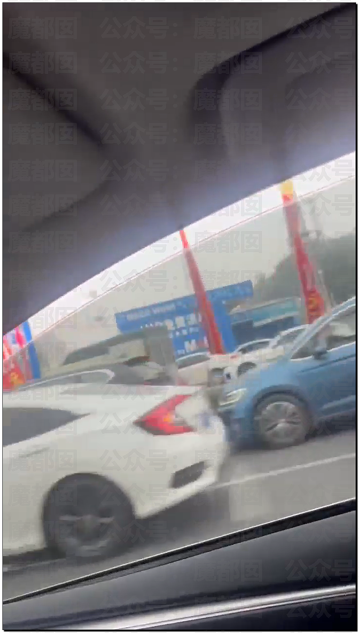 震撼！某加油站聘请靓丽大长腿模特促销引发排队（视频/组图） - 5