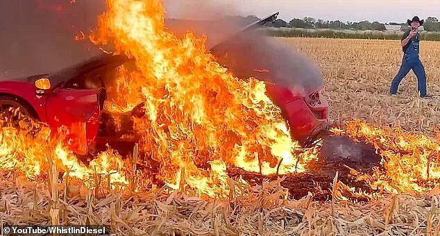 千万网红博眼球直接烧掉法拉利!视频火了,他也因为逃税被抓了...(组图) - 12