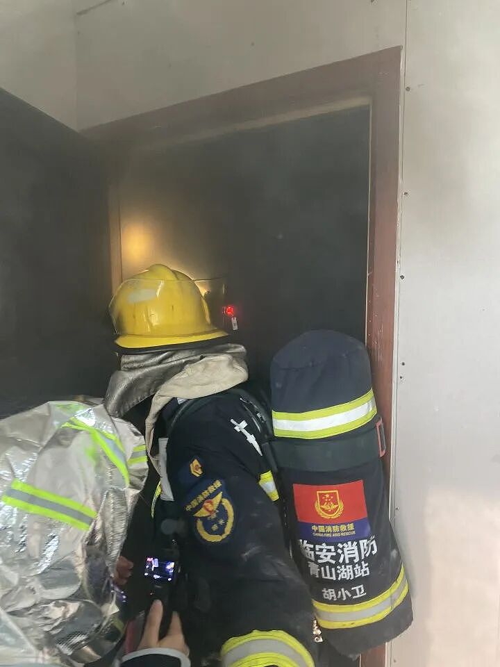 高层起火，卫生间是理想的避难场所？实测：11分钟就撑不住，最佳场所有个点很关键（组图） - 7
