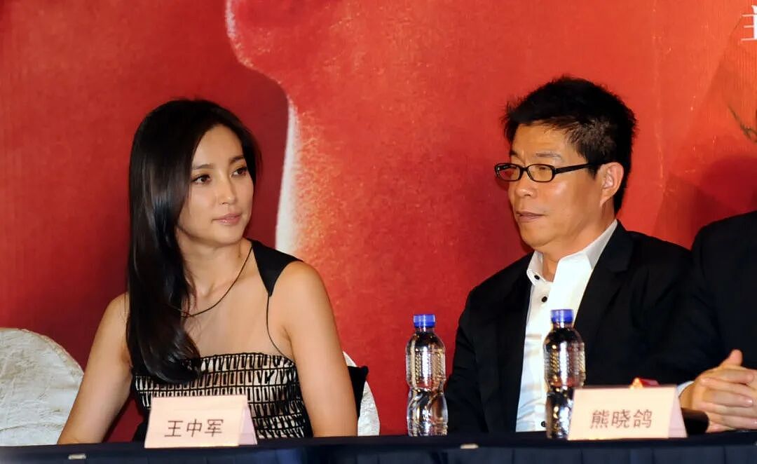 王中军被限消，所有股份已被冻结！华谊兄弟7年亏超80亿元，5250万元债务逾期，周星驰《美人鱼2》能否救场？（组图） - 8