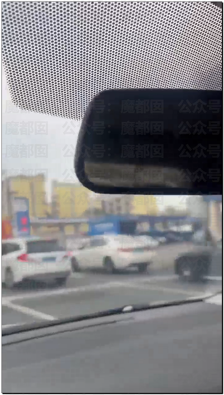 震撼！某加油站聘请靓丽大长腿模特促销引发排队（视频/组图） - 4