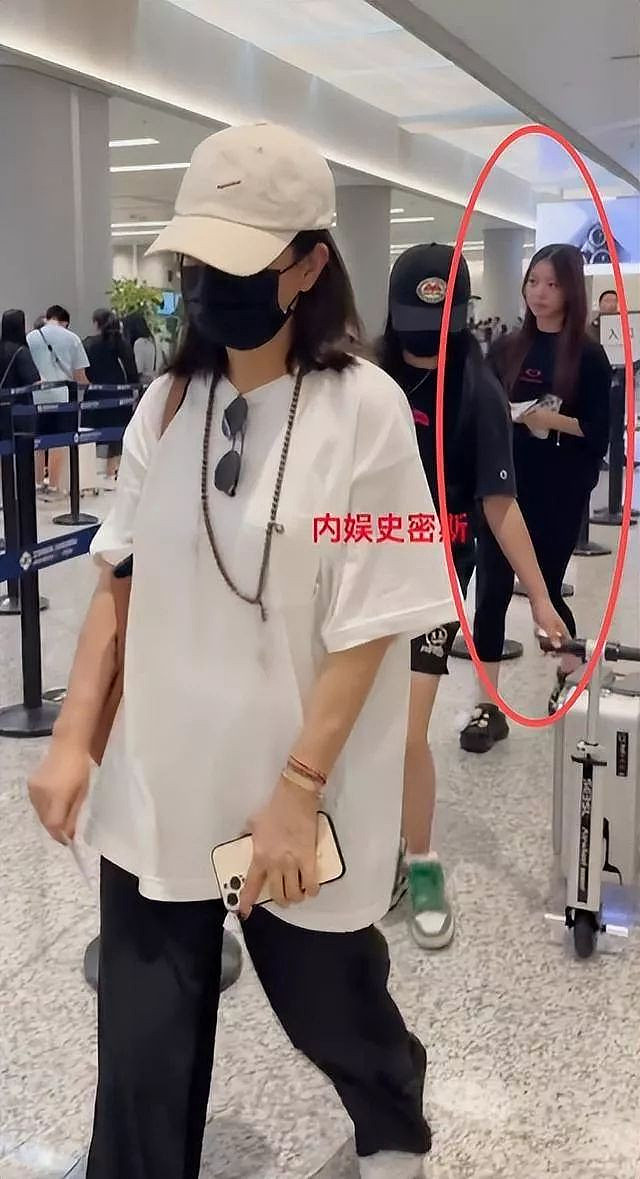 面相又变了!赵薇广东吃饭,又老又瘦没架子(组图) - 14