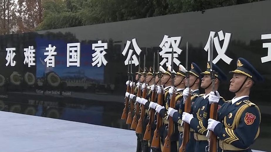 南京大屠杀88周年,纪念馆举行国家公祭仪式,全市默哀1分钟(组图) - 8