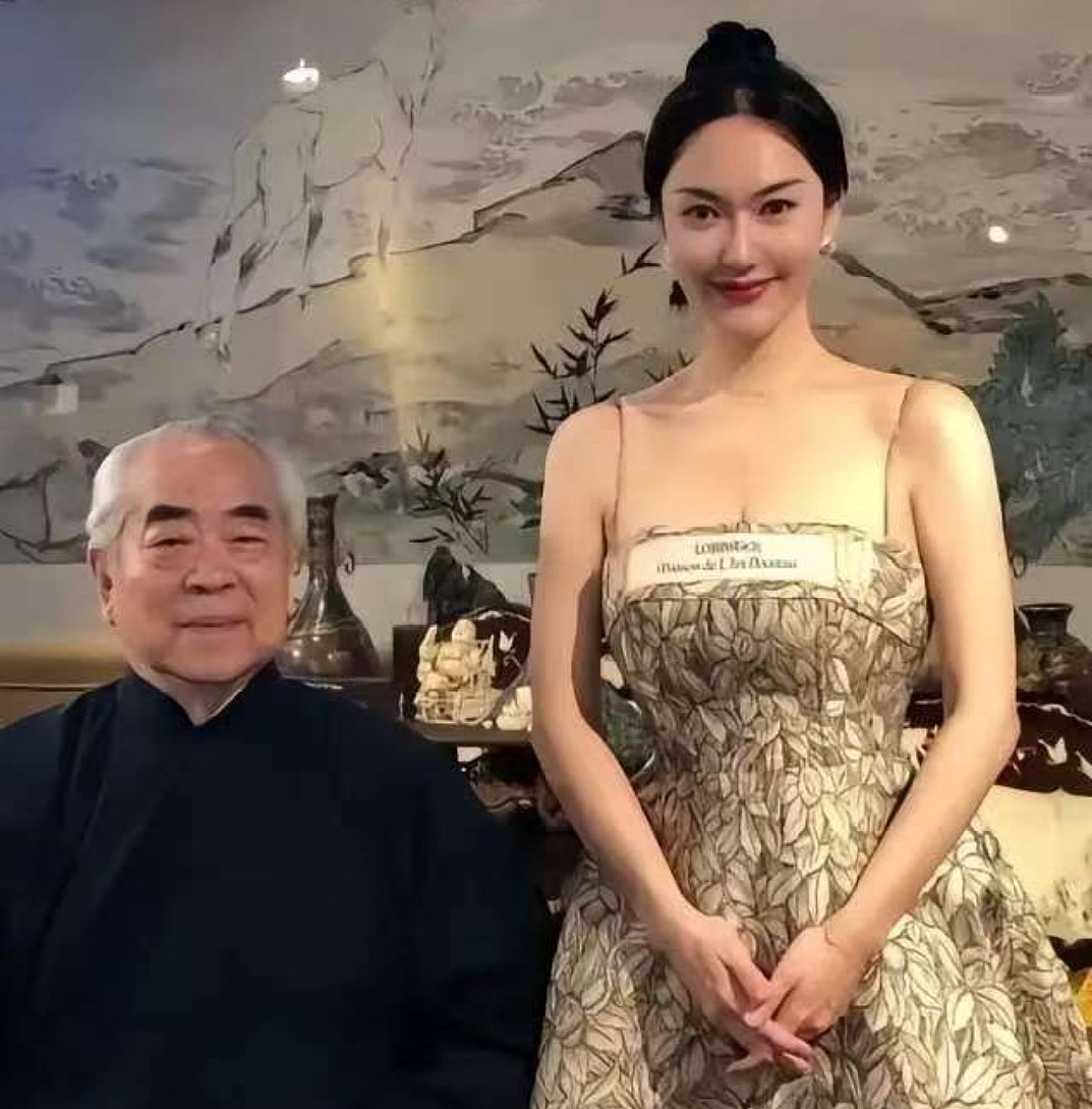 徐萌,为87岁的范曾生子——在豪门内斗中完胜的女人(组图) - 2