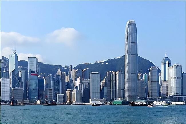 30万香港人：四口人住7平米，围在马桶边吃饭（组图） - 1