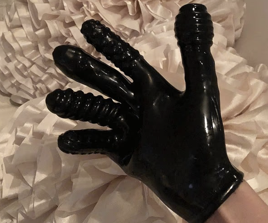 爱泼斯坦秘密档案曝光,天天欣赏昏迷女子照片,家里放“特朗普套套”,全网倒吸冷气(组图) - 8