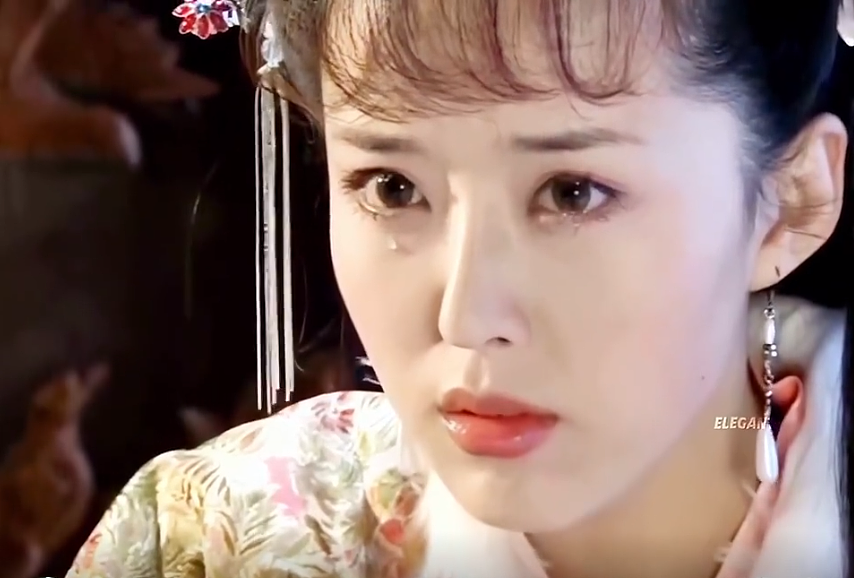 “最美嫦娥”颜丹晨:人前仙气十足,人后深V敢穿,20年容颜未改,她真是越老越有韵味(组图) - 8