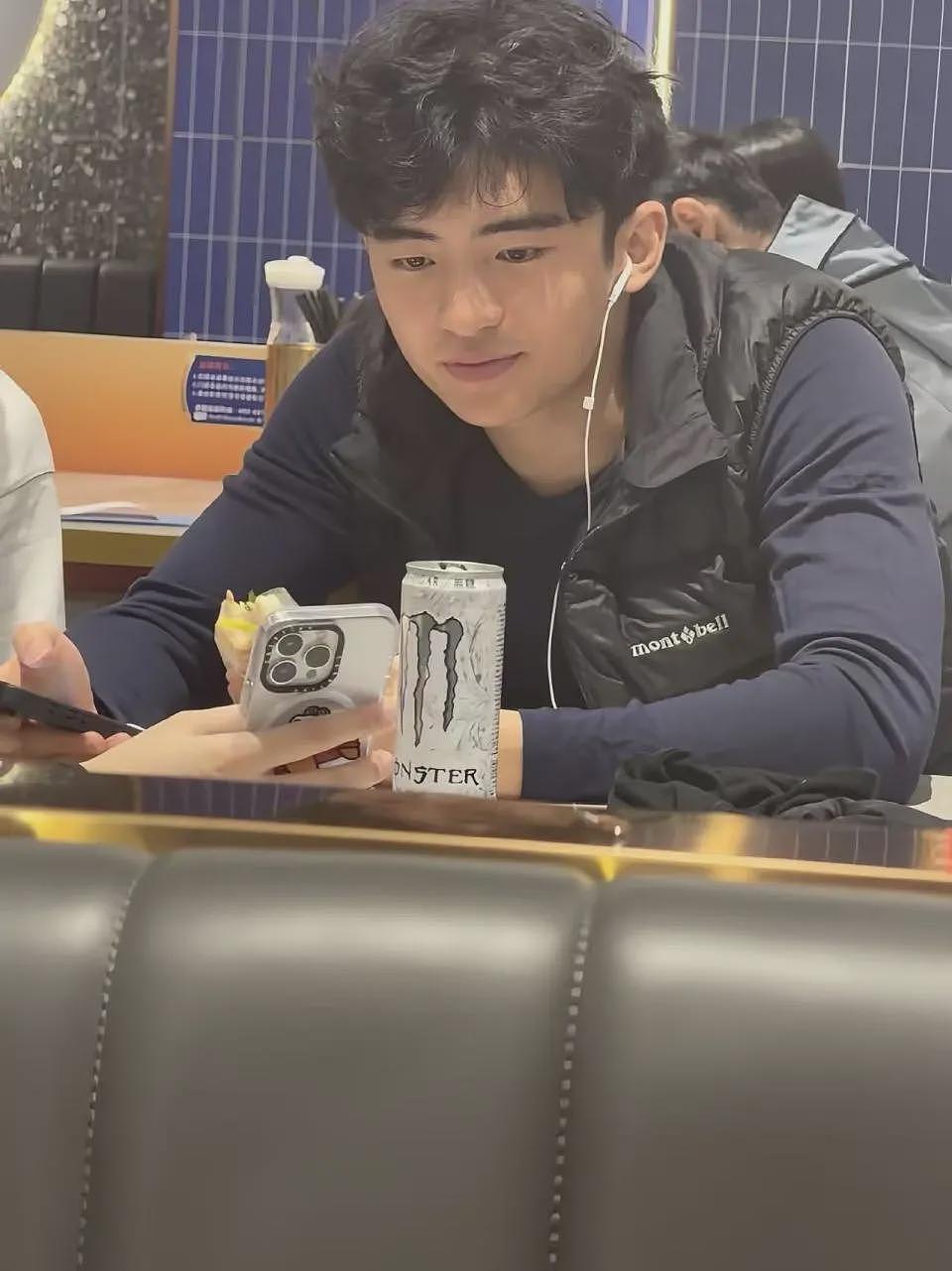 张柏芝大儿子在深圳餐厅！鼻大眼小有雄性魅力，网友：像东南亚人（组图） - 29