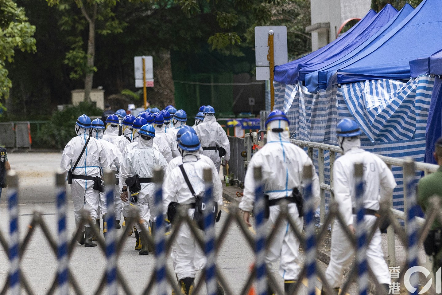 香港大火中居民舍己救人，消防闯400度火海，DVIU寻遗骸（组图） - 9