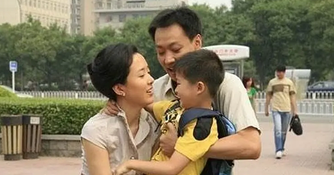 “最美嫦娥”颜丹晨:人前仙气十足,人后深V敢穿,20年容颜未改,她真是越老越有韵味(组图) - 7