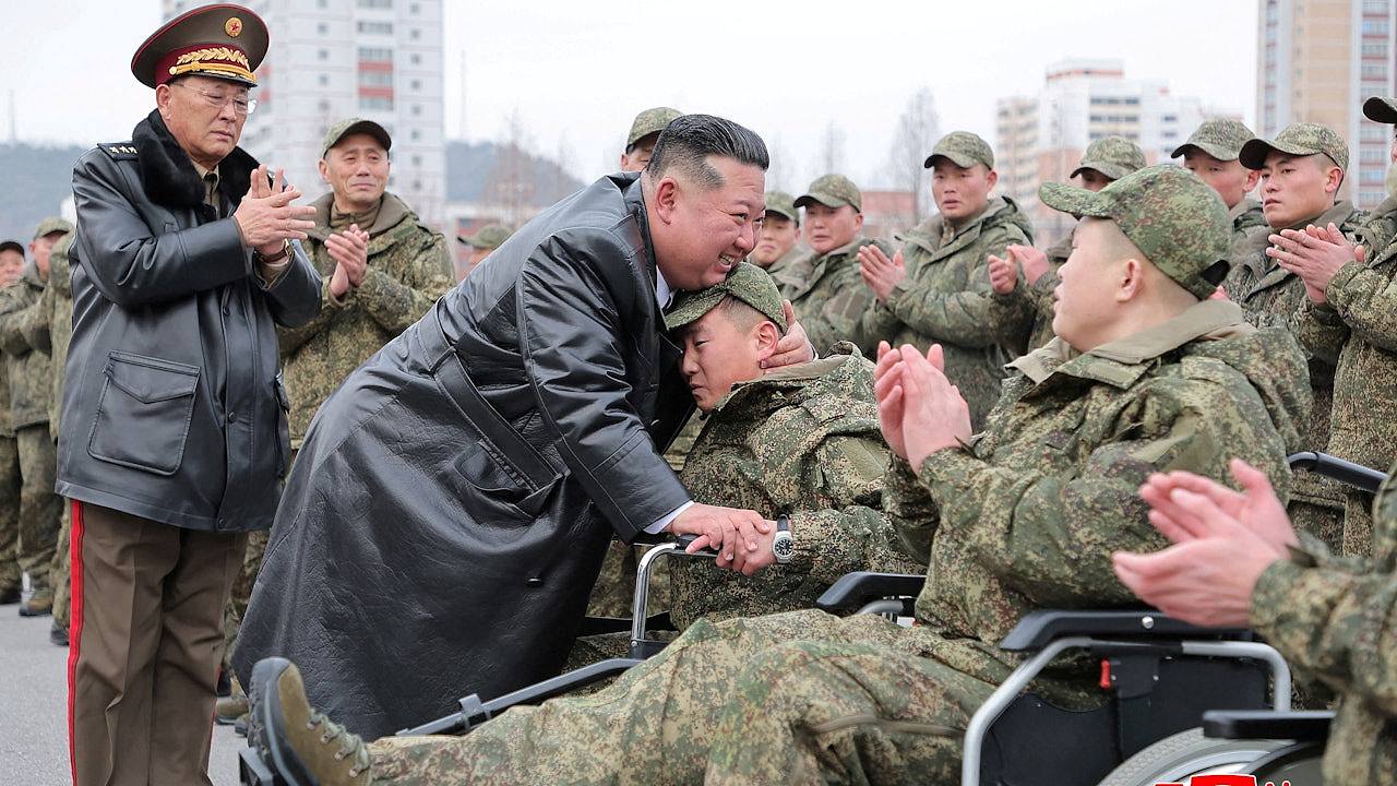 金正恩举行仪式欢迎归国援俄朝兵,指出色完成任务战功永垂不朽(组图) - 1