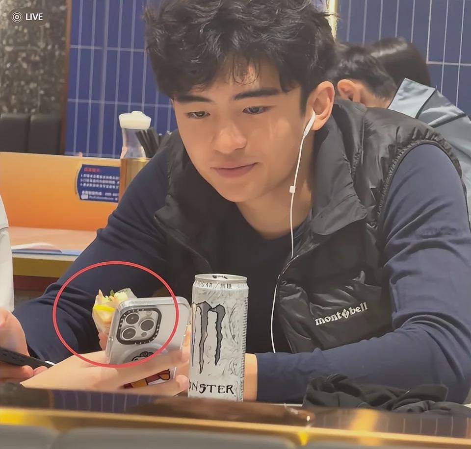 张柏芝大儿子在深圳餐厅！鼻大眼小有雄性魅力，网友：像东南亚人（组图） - 26