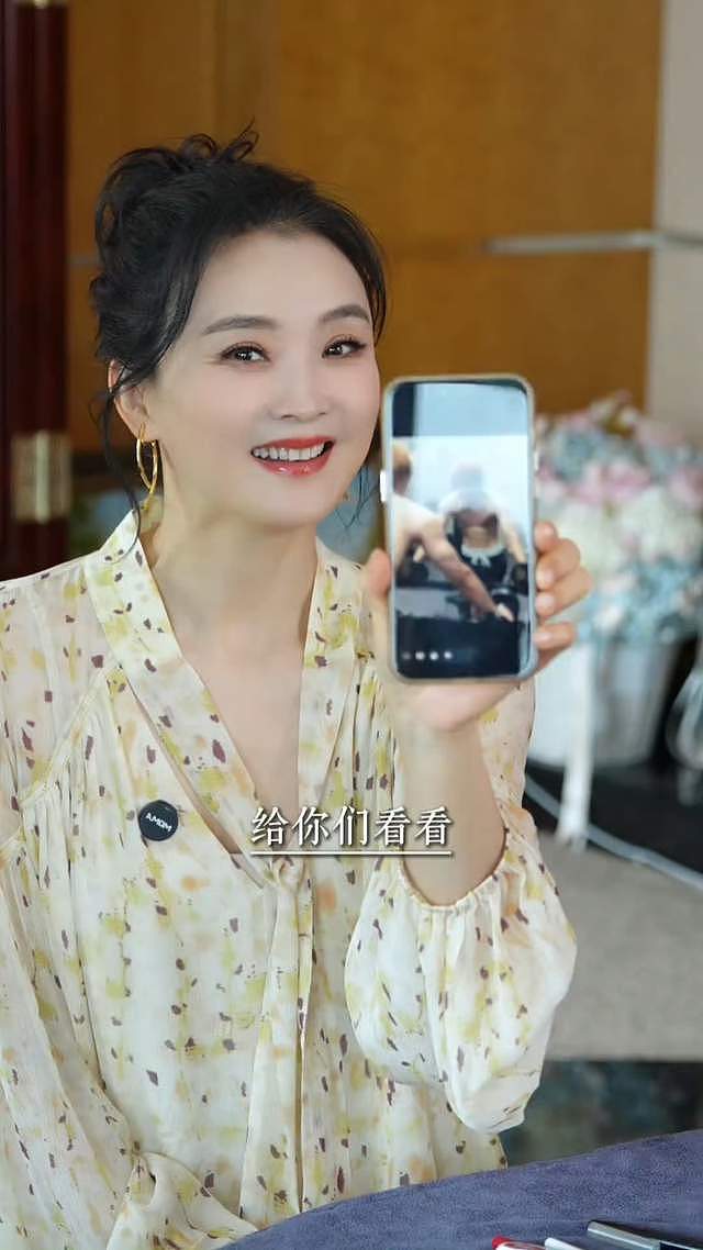 王艳晒19岁儿子近照：小时候“怕”他，现逆袭成大帅哥，母慈子孝（组图） - 10