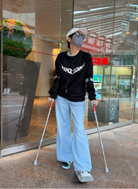 香港知名女星发生意外，左脚骨裂肿起来很高，曾与周润发闪婚闪离（组图） - 2
