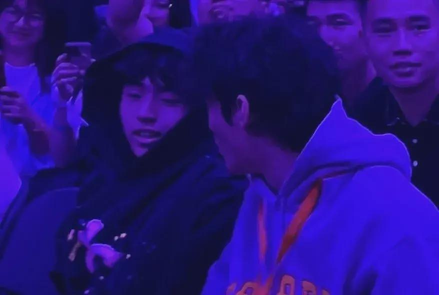 张柏芝大儿子在深圳餐厅！鼻大眼小有雄性魅力，网友：像东南亚人（组图） - 24