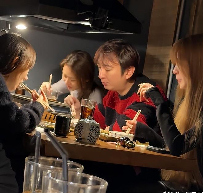 37岁王思聪面相变了，下巴后缩秃头有姨味，带五个女伴憔悴不开心（组图） - 24