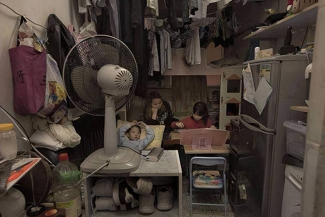 30万香港人：四口人住7平米，围在马桶边吃饭（组图） - 4